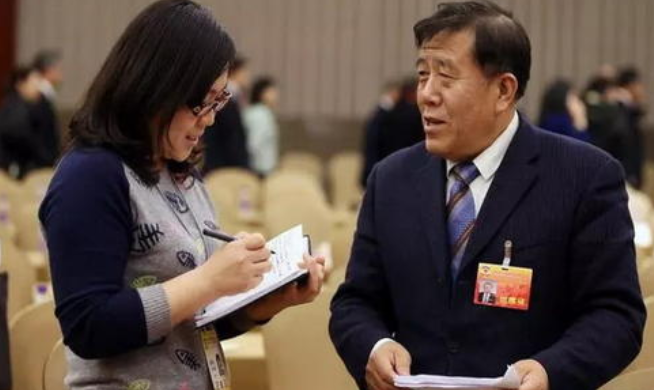 “李克强要求银行降收钱 银监会部署：能降尽量降”