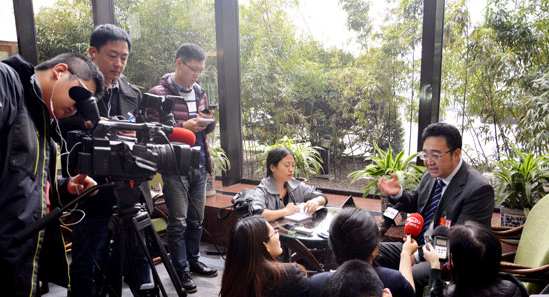 “上海援助湖北医疗队物资在武汉被抢？真相来了”