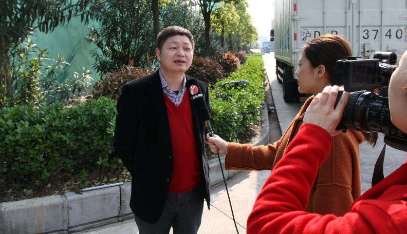 “李克强要求银行降收钱 银监会部署：能降尽量降”